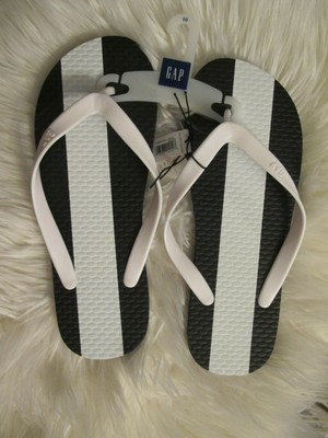 gap black flip flops