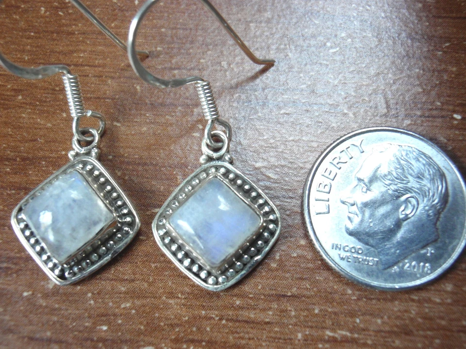 Pendientes colgantes cuadrados de piedra lunar con detalles de puntos de plata de ley 925 f106x Foto 2 de 2
