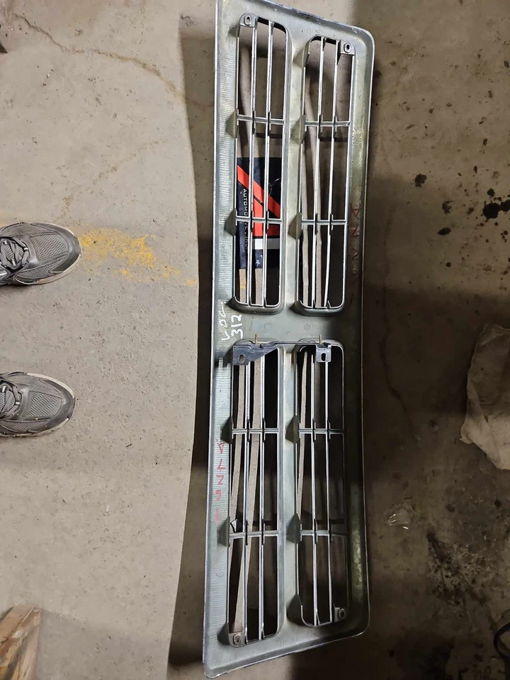 98-03 DODGE VAN 1500 SERIES Grille Black Horizontal Billet W/Chrome Surround OEM - Image 4 of 4