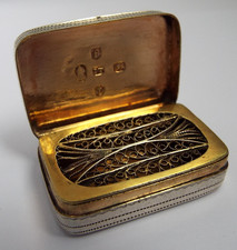 BEAUTIFUL ENGLISH ANTIQUE GEORGIAN 1803 STERLING SILVER & GILT VINAIGRETTE BOX