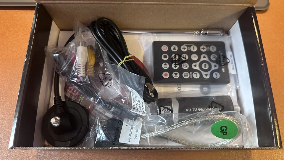 Diamond ATI TV Wonder HD600 USB 2.0 Digital & Analog TV Tuner Complete in Box - Image 2 of 3