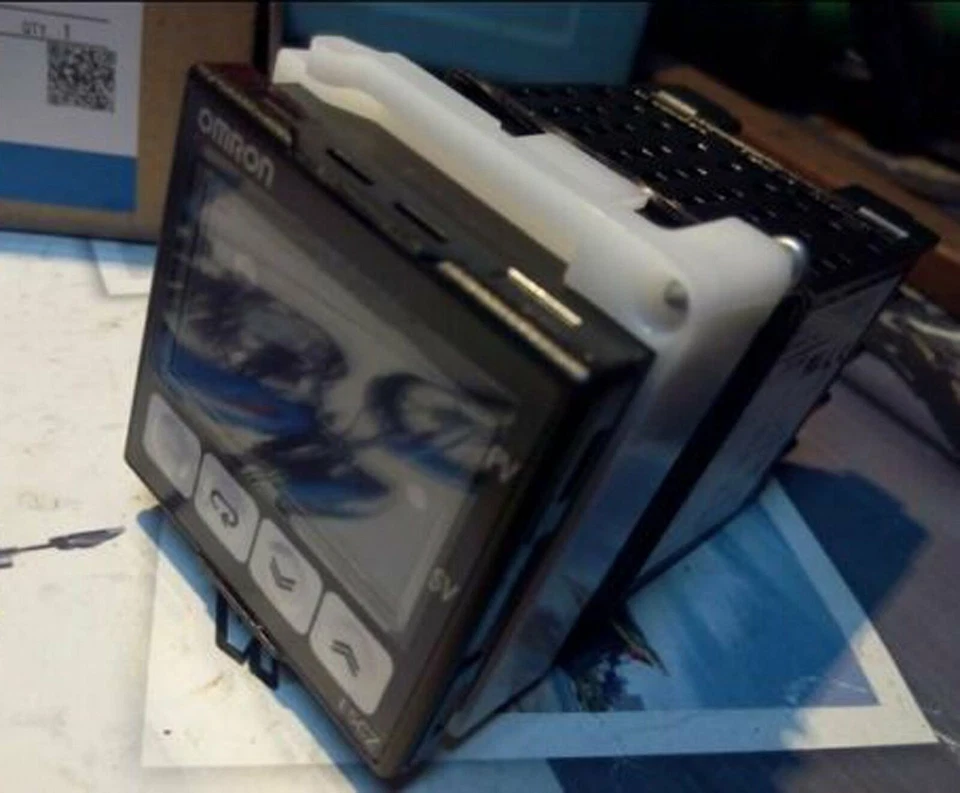 New Omron Temperature Controller E5CZ-R2MTD E5CZR2MTD 24VAC/ DC FREE SHIPPING - Image 3 of 4