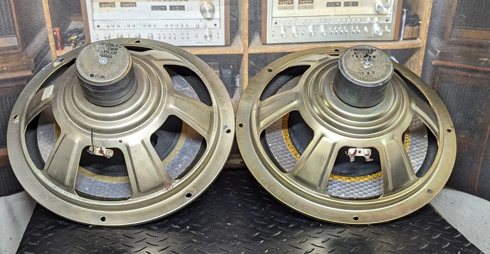 2 OEM woofers from Carver Amazing speakers - Image 4 of 4