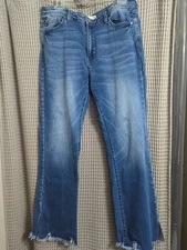 KanCan Jeans Med Rise Frayed Ends Style 165715  Size 32