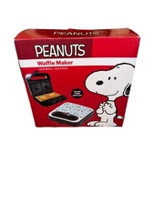 Uncanny Brands Peanuts Snoopy & Woodstock Double-Square Waffle Maker