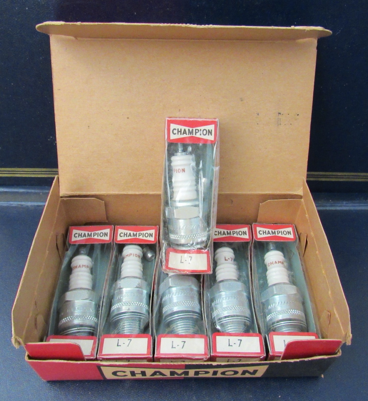 6 NOS CHAMPION Spark Plugs L-7