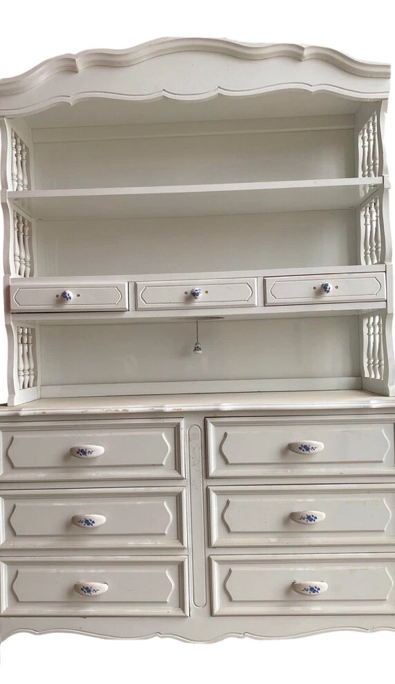Small dresser shop with hutch