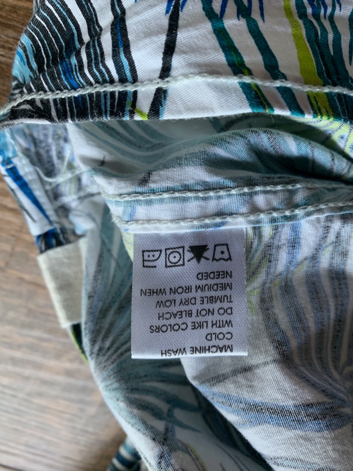 Men's Free Planet Green/Blue Tropical leaves  Button Down Shirt Size Medium