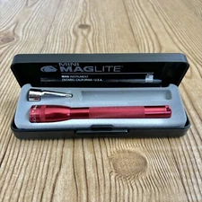 NEW MagLite Mini Red Flashlight Warm White Xenon Aluminum Clip Case Made In USA