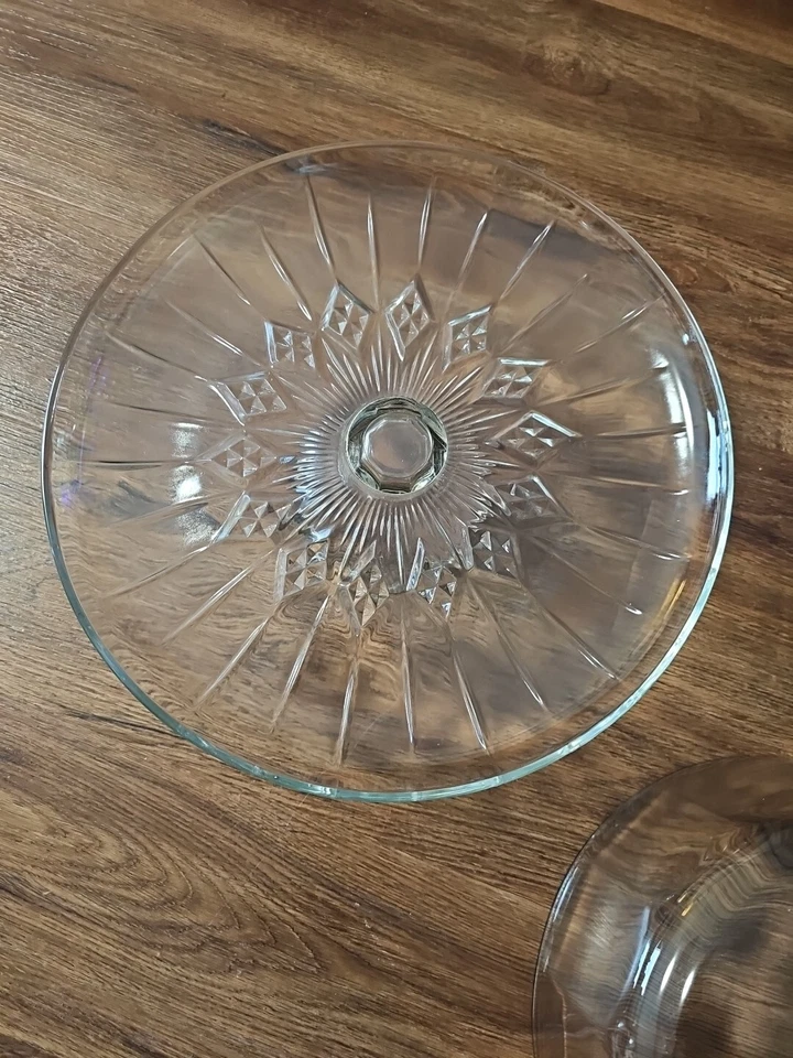 De colección. Soporte para Pasteles de Vidrio Transparente con Pedestal, Patrón Starburst, Punzón, Cúpula L Foto 2 de 4
