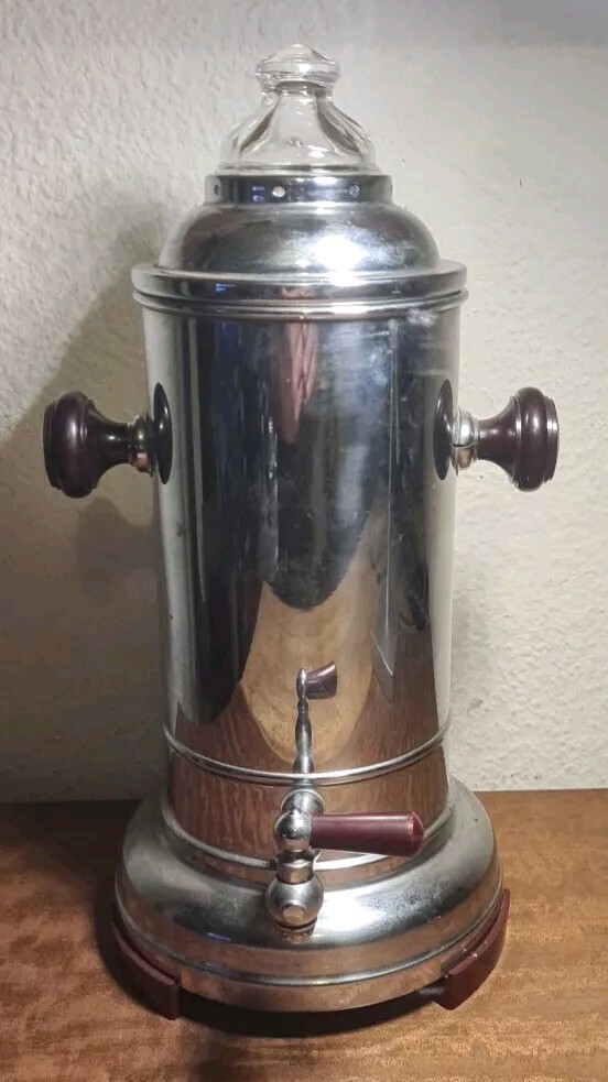 Antigua máquina de café nostalgia retro perculadora como pequeño espresso sellado + sonido