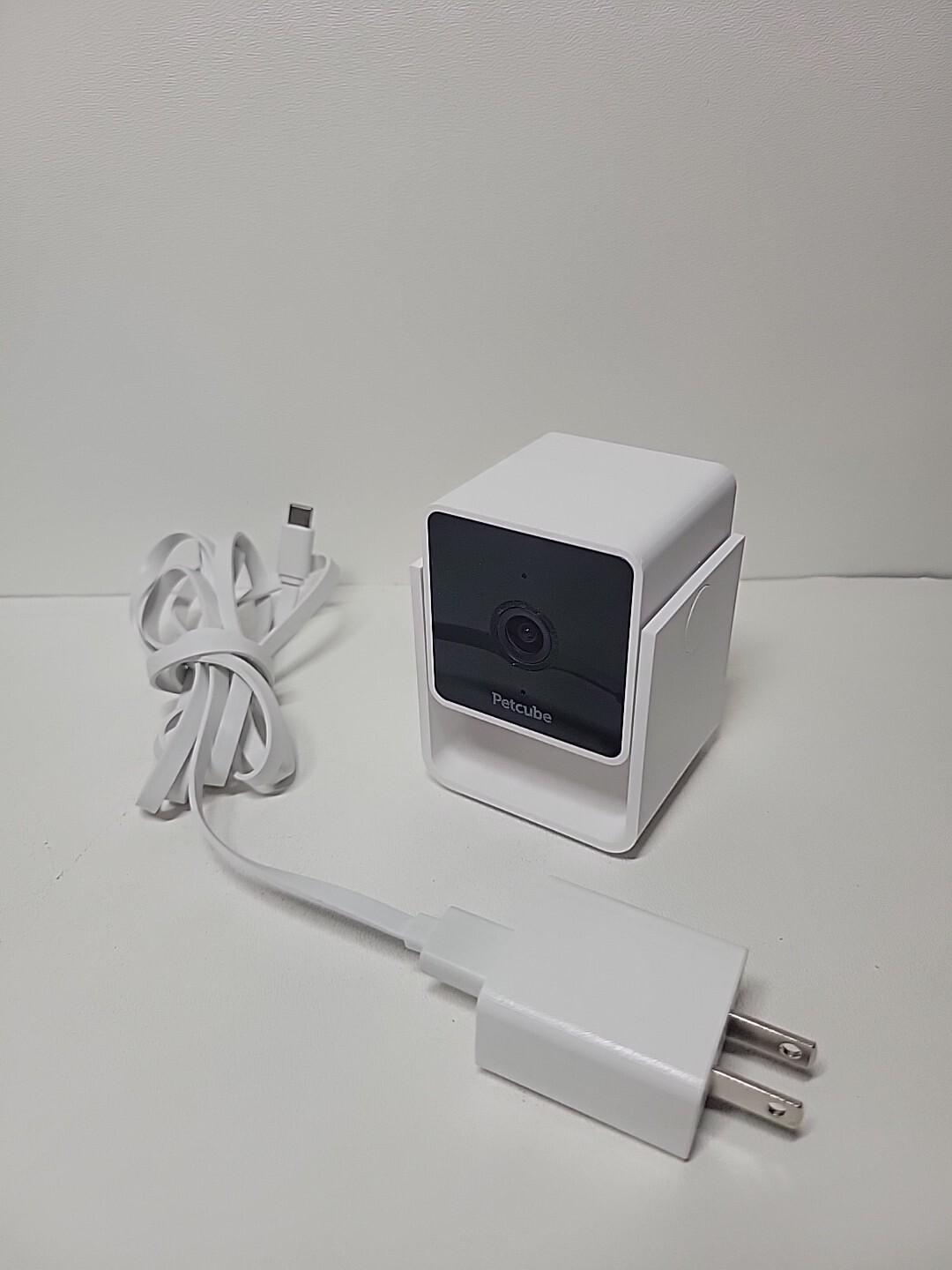 Petcube Cam CC10US Night Vision 2 Way Audio 1080P HD WiFi Smart Pet Camera-image