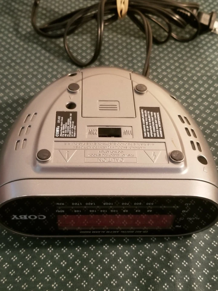 Coby CR-A52 AM FM Alarm Clock Radio Gray - Image 4 of 4