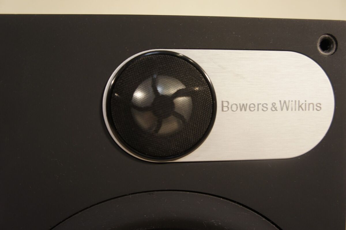 B&W - BOWERS AND WILKINS 686 BOOKSHELF SPEAKER - one only B&W - BOWERS AND WILKINS 686 BOOKSHELF SPEAKER - one only