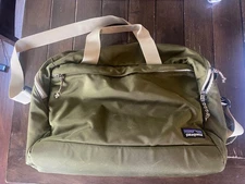 Patagonia Transport Shoulder Bag In Green