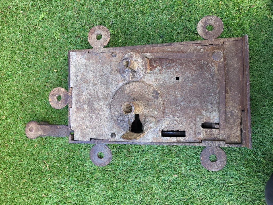 Ancienne jolie  Serrure de porte du 18ème  en Fer forgé   - Photo 3/4