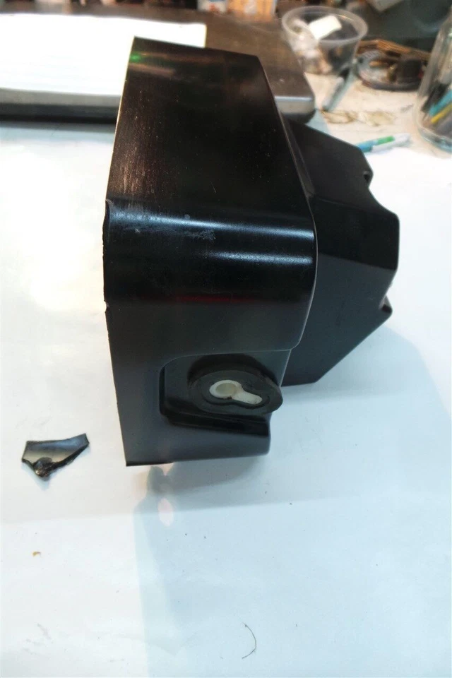 82 83 YAMAHA XZ550 XZ550RJ XZ550RK VISION 头灯机身保护壳 11H-84330-00-00 — 第 3/4 张图片