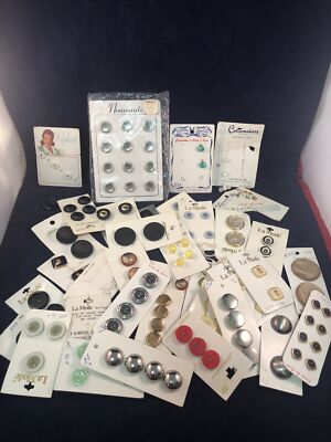 Vintage LaMode Casa De Leon BGE Majest Plastic Metal Celluloid Buttons On Cards