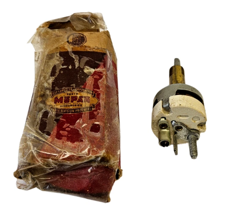 1950 Plymouth Special Deluxe instrumento lâmpada interruptor de controle de luz 1339781 NOS. - Imagem 2 de 4