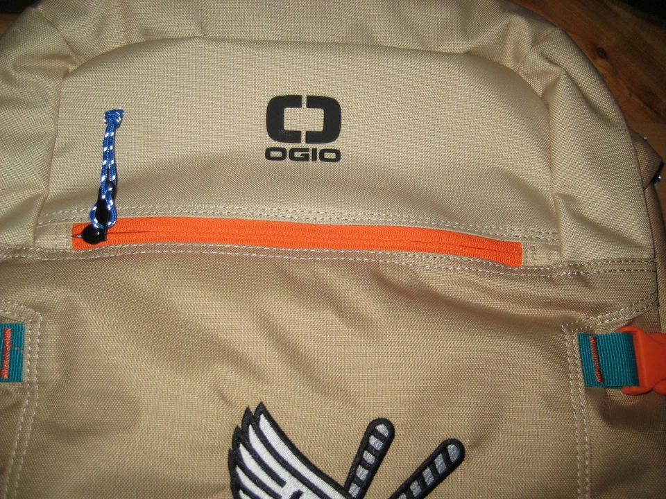 全新 Ogio Weekender 棕褐色 可扩展高尔夫行李箱 背包 旅行包 带翼脚 — 第 4/4 张图片