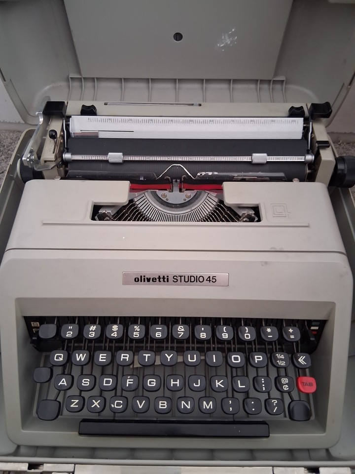 Vintage Olivetti Studio 45 Portable Typewriter w/ Case
