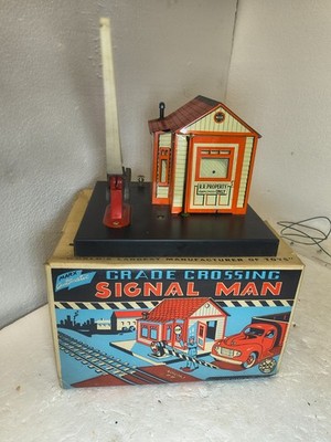 Marx Grade Crossing Signal Man / Marx Automatic Switchmans Tower, GREAT Box