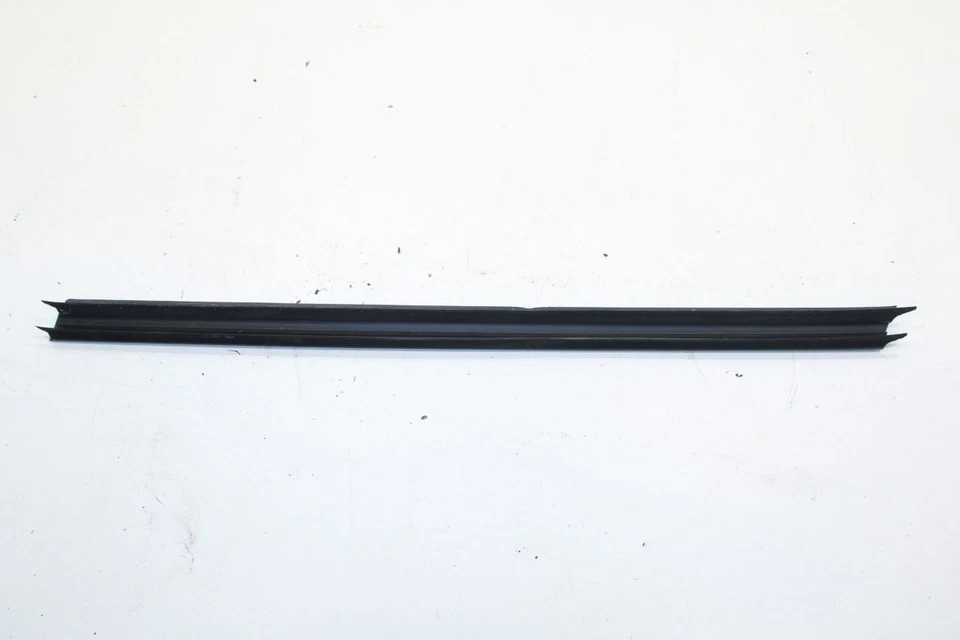 BMW 328i xDrive 2012-16 puerta delantera izquierda ventana canal de funcionamiento con moldura de sello de cinturón Foto 4 de 4