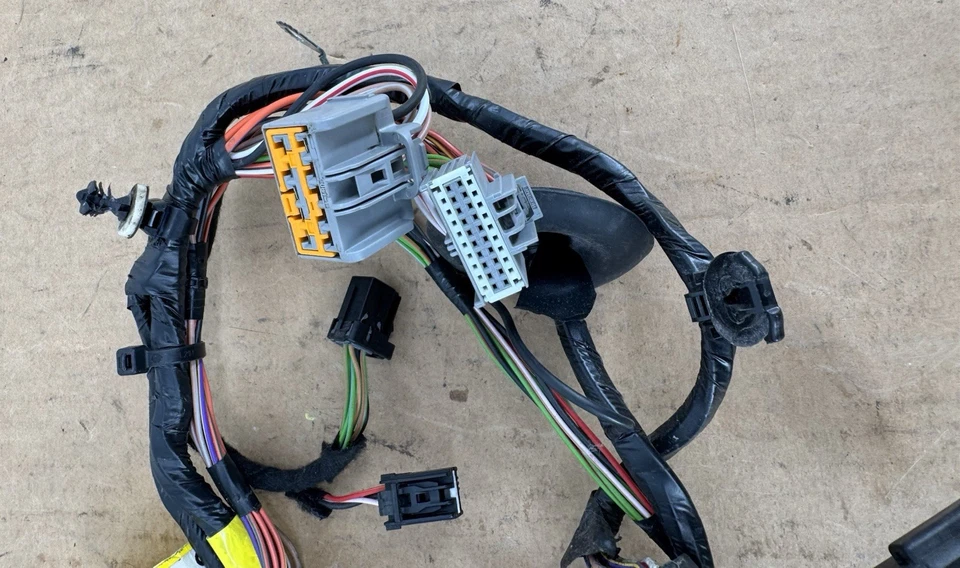 2011 CHRYSLER TOWN & COUNTRY Right Sliding Door Wire Harness 68079960AB - Image 3 of 4