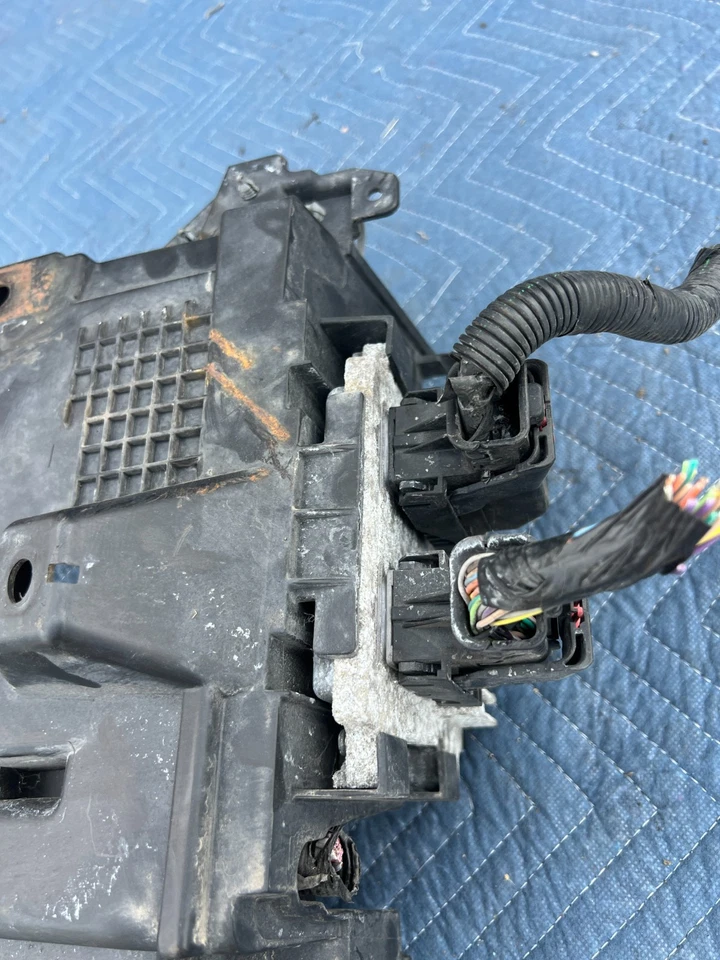 Pontiac G6 2006-2010 cubierta de batería caja de fusibles de conexión ECM 25924144 OEM DU61 Foto 2 de 4