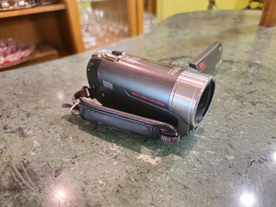 Vintage Handheld Video Camera Canon FS11 perfect condition selling gift - Image 2 of 4