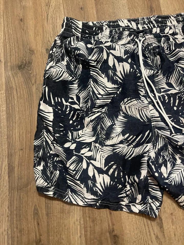 Old Navy Shorts, Men's Size XXL, Black White, Leaves, Hawaiian, Swim Trunks - Image 3 of 4
