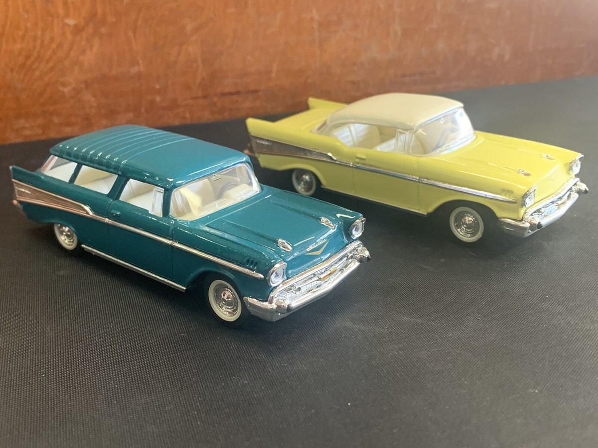 Road Legends 1957 Chevrolet Nomad wagon & Bel Air 1:43 Scale