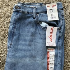 Wrangler Men's Size 42x32 Free-to-Stretch Straight Leg Regular Fit Blue Jeans