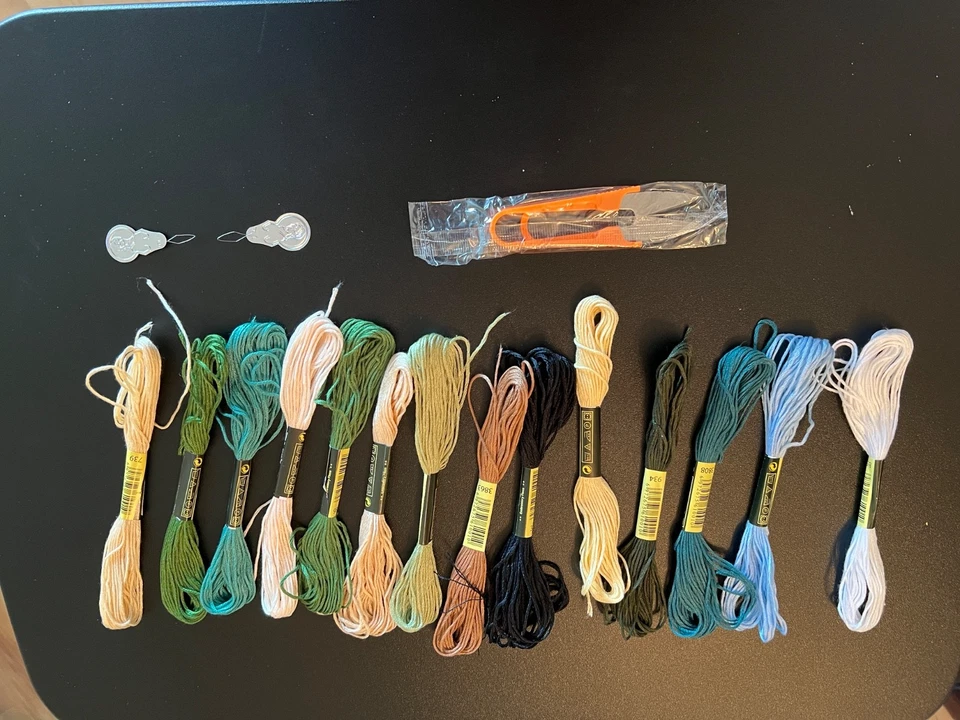 Over 2000 new skeins of embroidery floss in 2 different groups of colors - Image 3 of 4