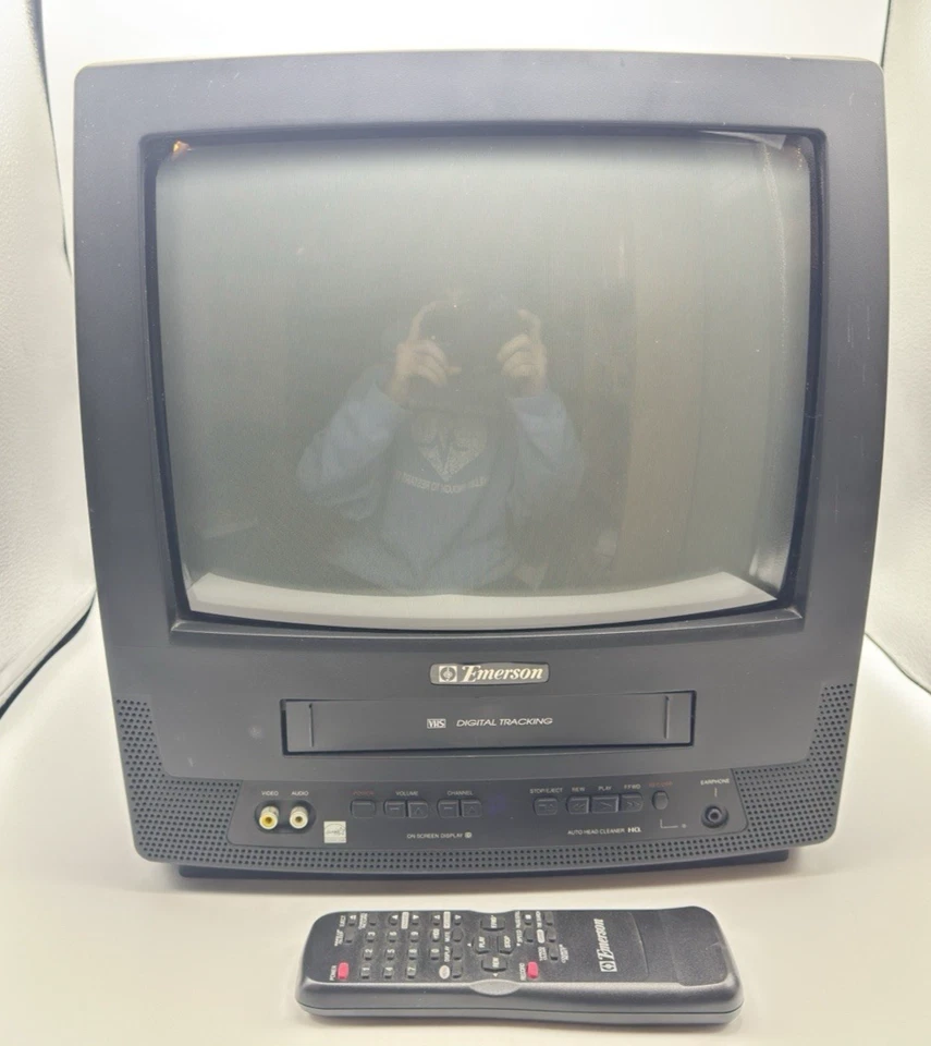 Emerson EWC1304 13'' TV VCR w/ Remote Retro Gaming VCR Combo Tested & Working - Image 2 of 4