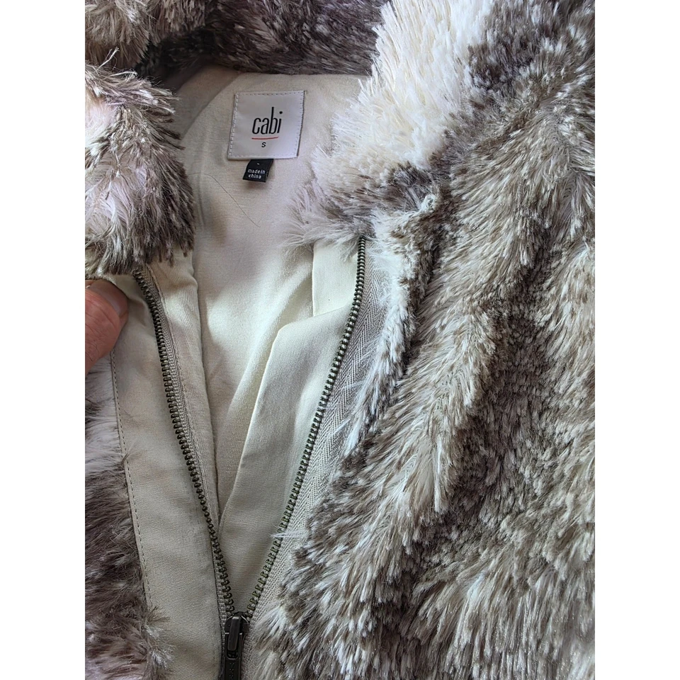 CABI серый желтовато-коричневый белый осины искусственного меха с подкладкой полный молнии жилет SZ S - Изображение 4 из 4