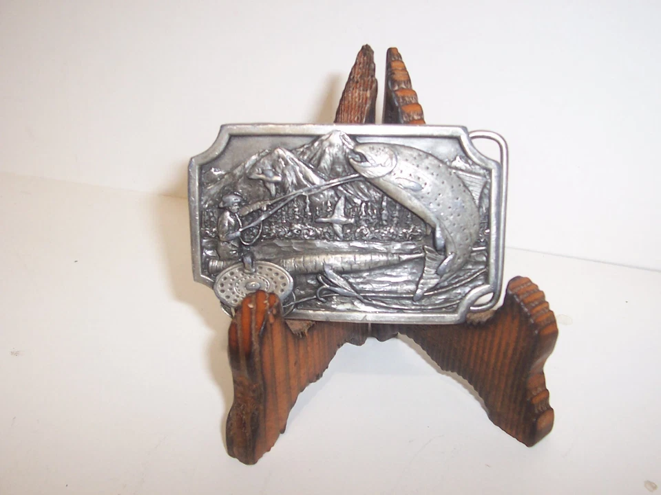 Hebilla de cinturón Siskiyou de colección pesca con mosca al aire libre escena de montaña peltre 1983 (19 Foto 2 de 3