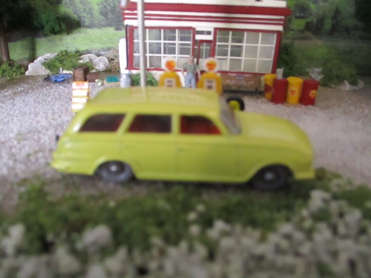 MOKO MATCHBOX #38b V- VAUXHALL VICTOR ESTATE CAR. YELLOW/RED INT