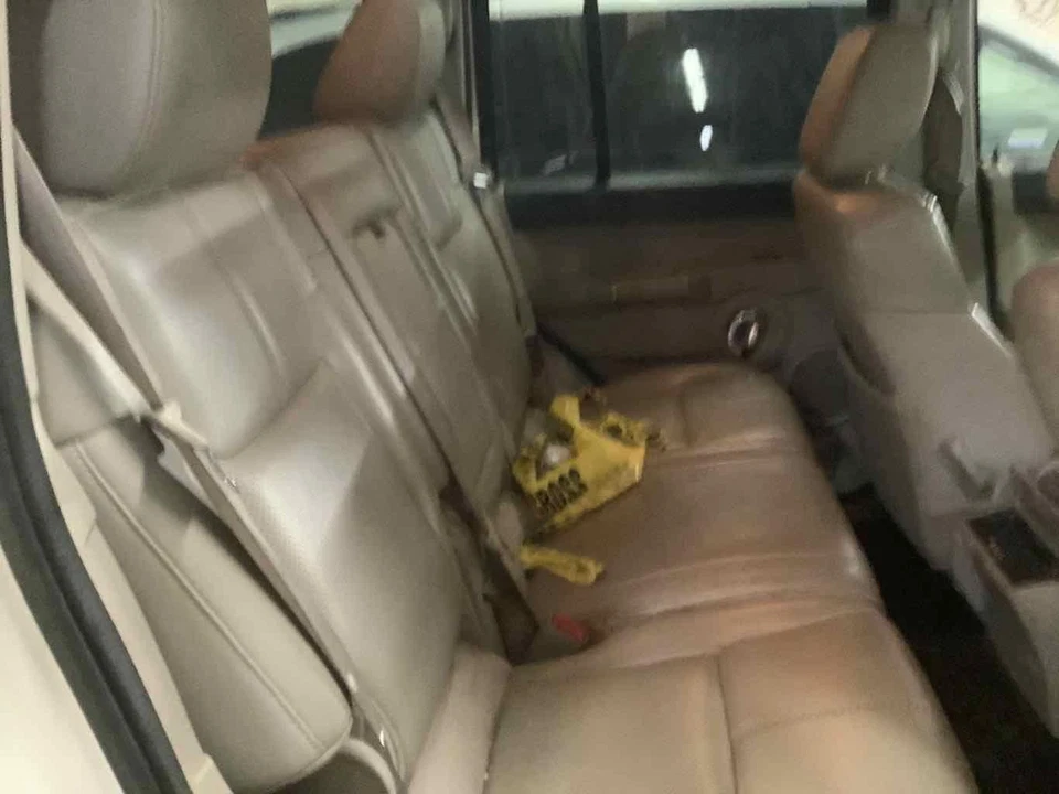 Used Front Right Door Assembly Front fits: 2006 Jeep Commander Front Right Grade - Image 2 of 4