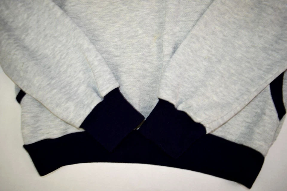 Sudadera Vintage Adidas Talla M Años 70, 80 Gris Borde Oscuro 1/4 Cremallera Cuello Foto 4 de 4