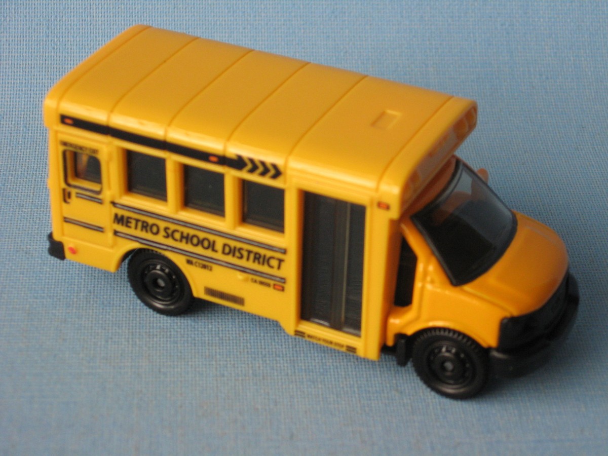 Matchbox Mini School Bus Matchbox 2012 GMC School Bus Cream Yellow