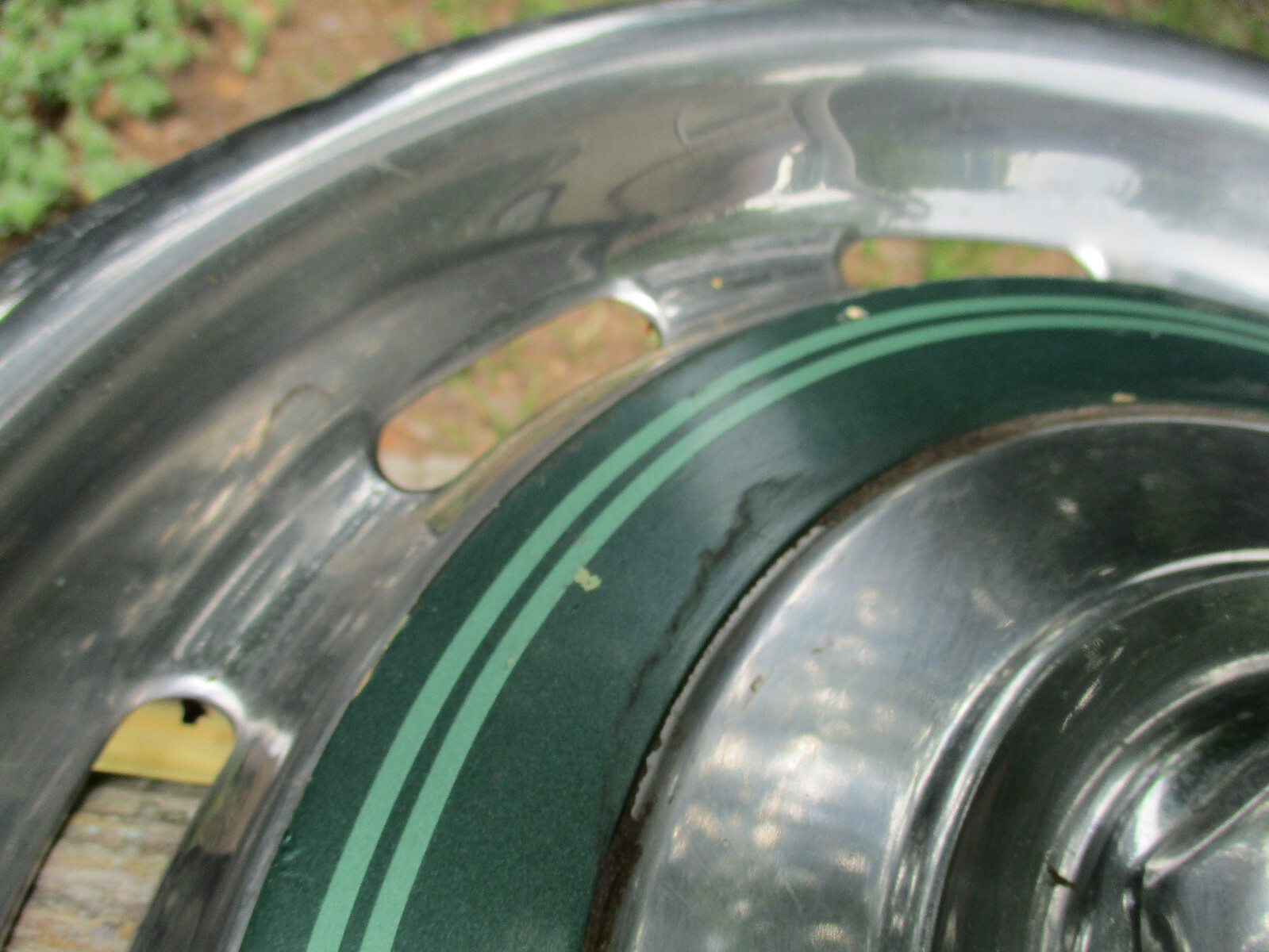 (Only One) Vintage Rolls Royce Hub Cap Green Stripe 10 Slots 16 1/2" wide