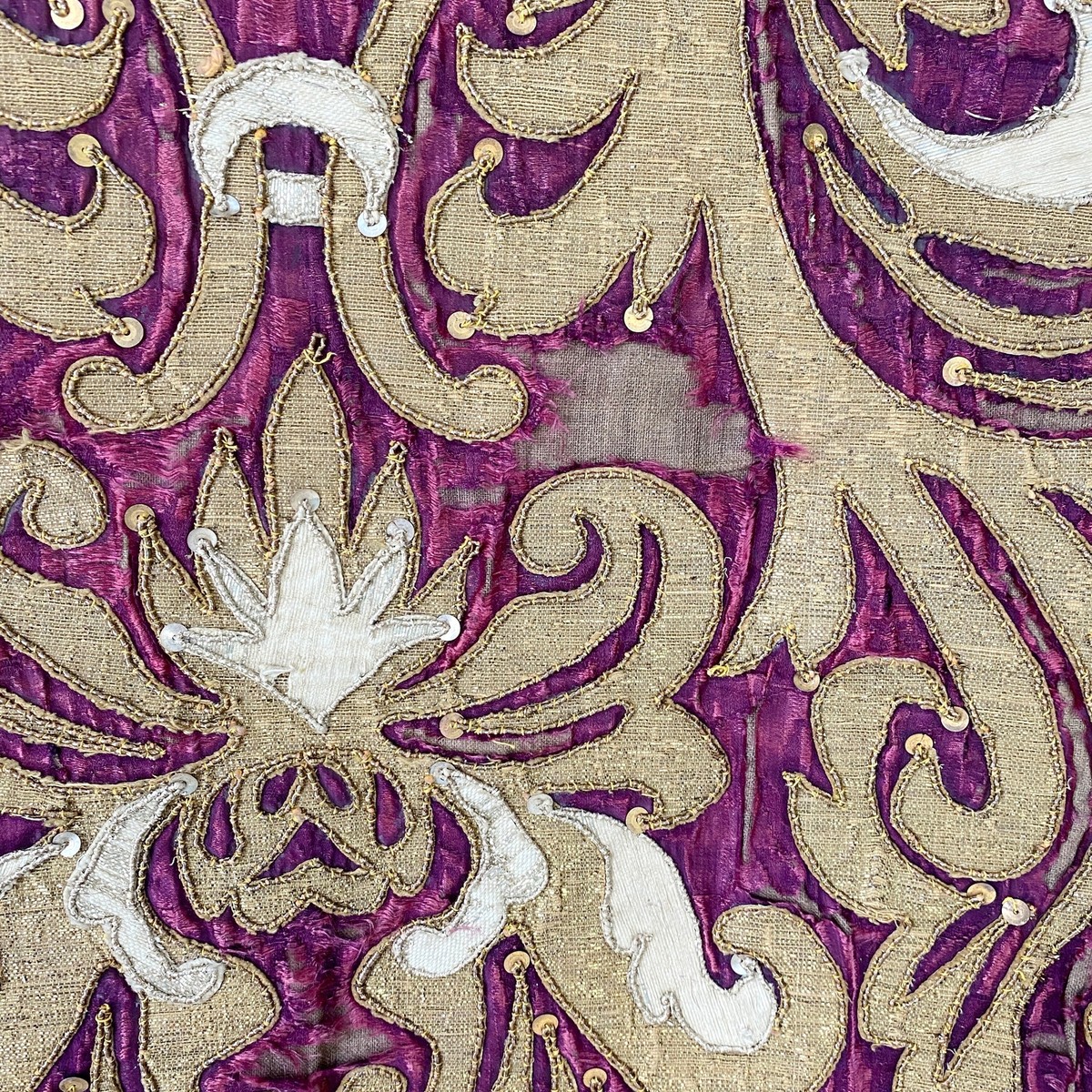 Applique Murale Ancienne En Brocart Portugais 18ème Siècle - Velours Métallisé Et Broderie