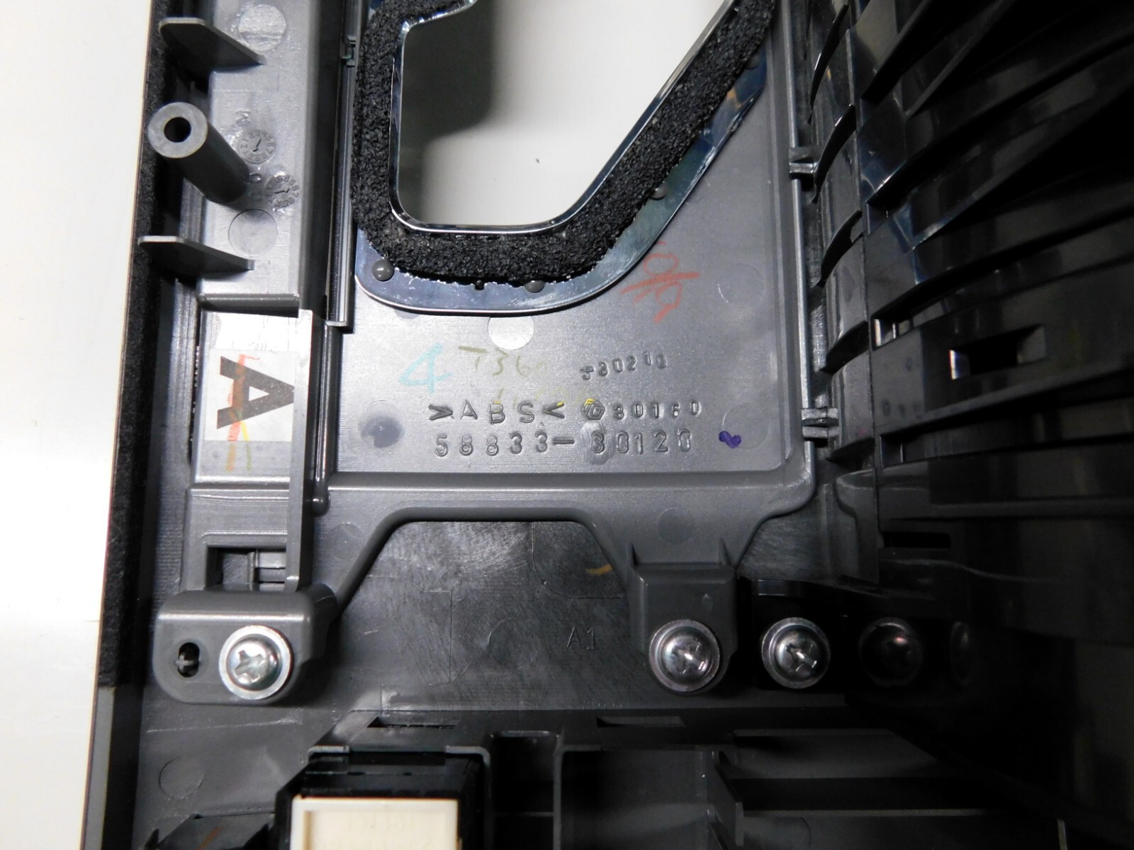 Toyota Crown Royal Saloon GRS180 Series Center Console Panel Shifter Indicator