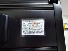 ONE NEW Yaskawa SGMRS-13A2A-YRA1 Servo Motor SGMRS13A2AYRA1