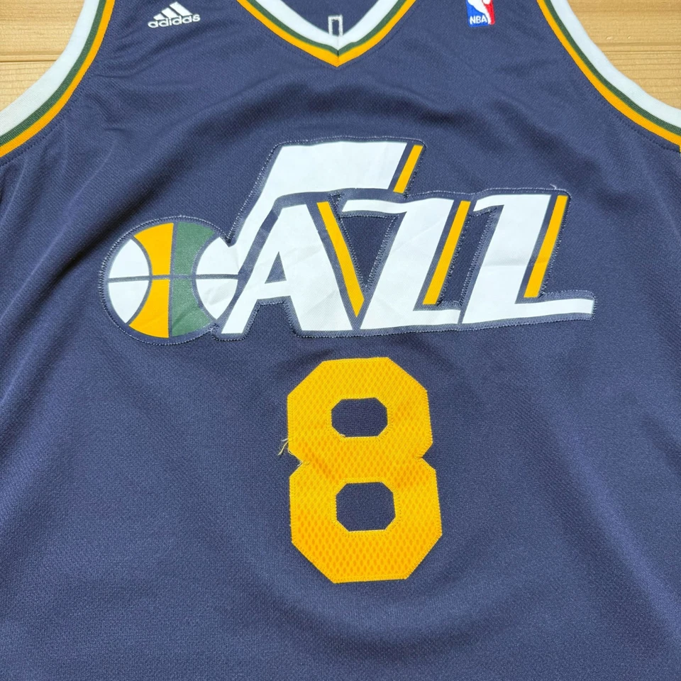 Camiseta deportiva de baloncesto vintage 2005 Adidas Deron Williams #8 Utah Jazz NBA - grande Foto 3 de 4