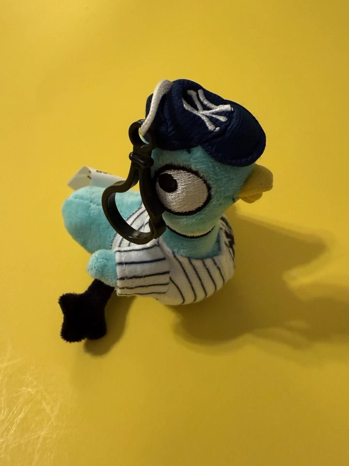 New York Yankees Mo Willems Pigeon Key Chain Plush 4" SGA Exclusive 7/13 2025 - Image 3 of 4