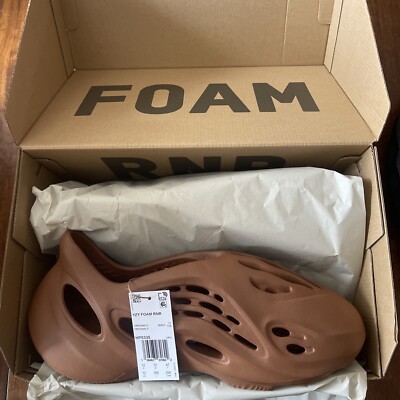 outfit yeezy foam runner