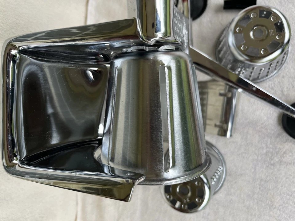 Máquina Saladmaster Procesador de Alimentos Manual Rallador Triturador Cortador 5 Conos. Foto 4 de 4