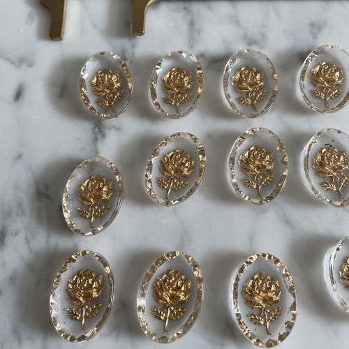 12 VTG Gold Rose 25x18mm Cameos